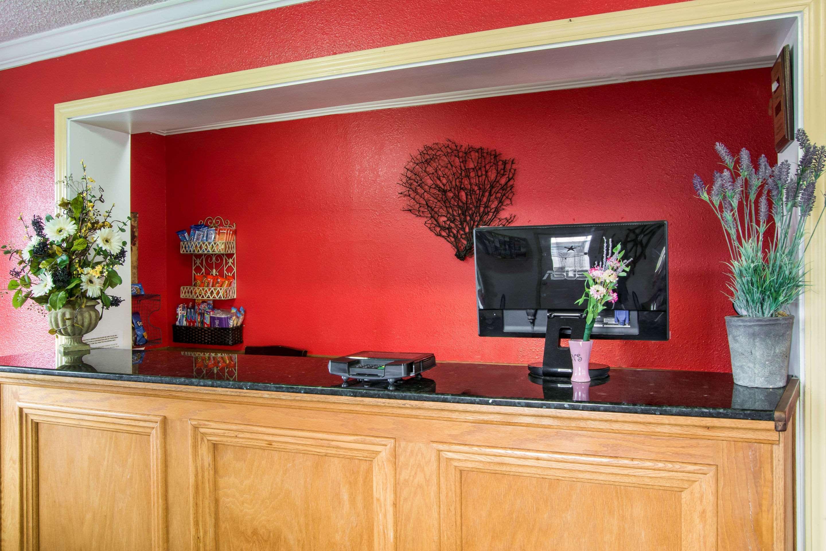 Econo Lodge Tour de Tour de Newport Extérieur photo
