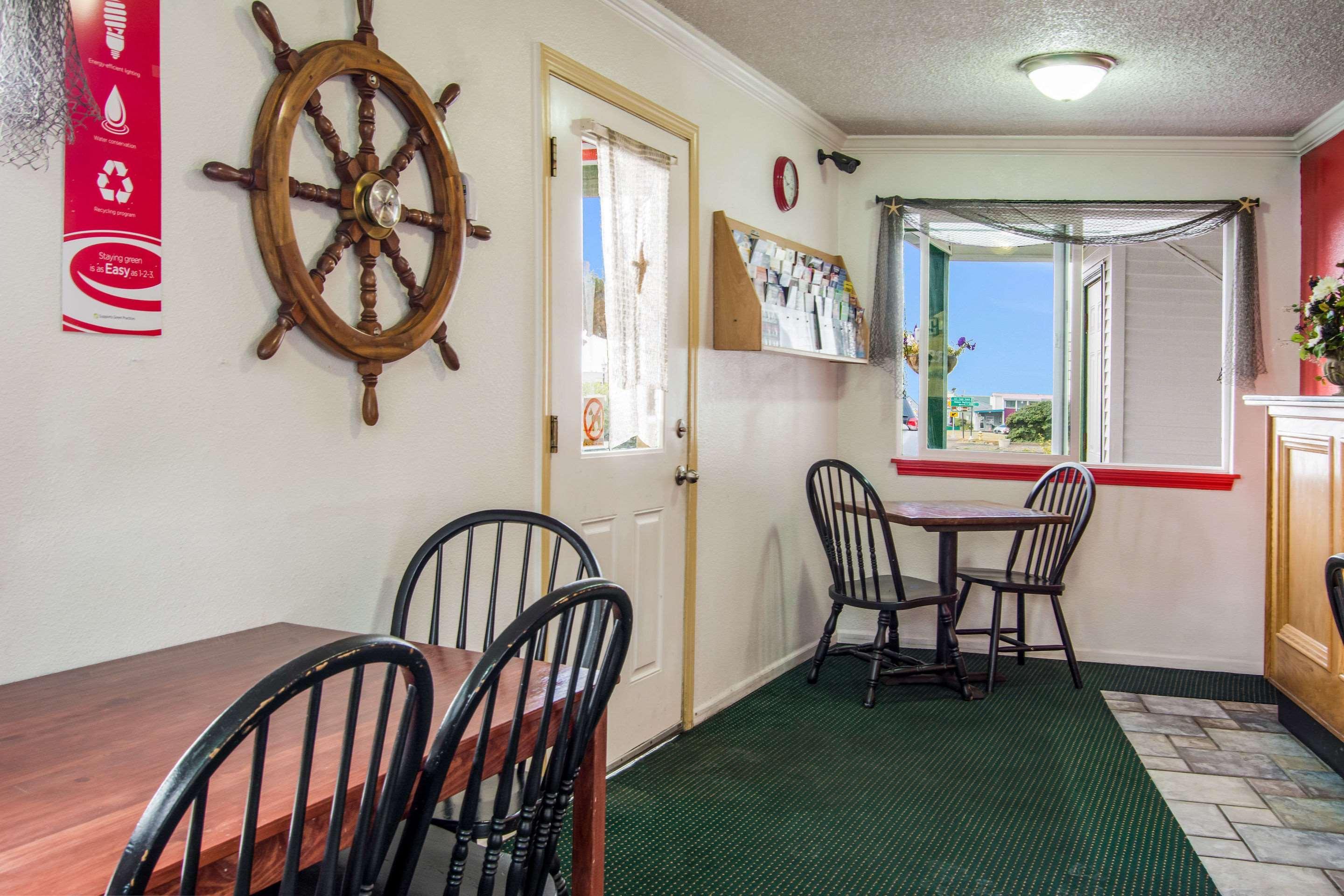 Econo Lodge Tour de Tour de Newport Extérieur photo