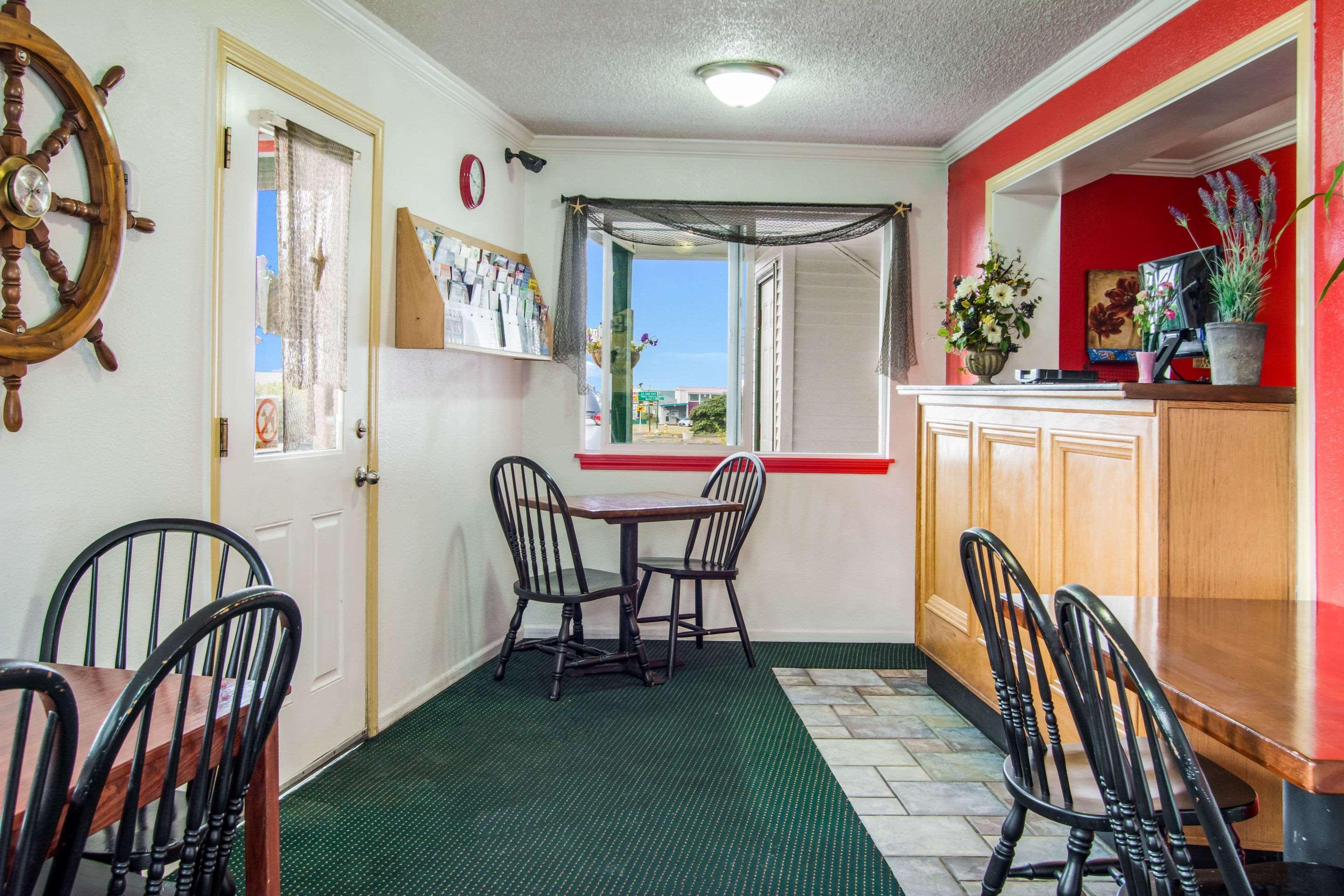 Econo Lodge Tour de Tour de Newport Extérieur photo