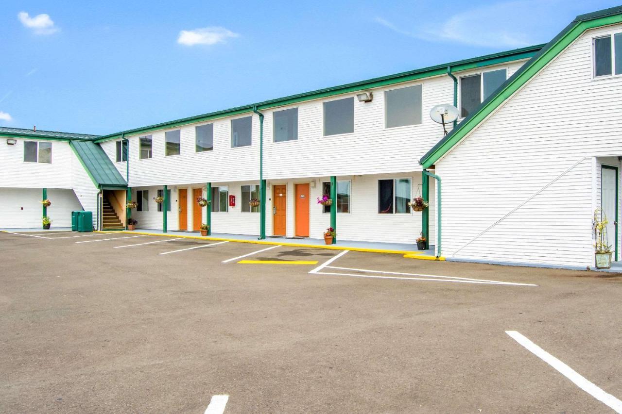 Econo Lodge Tour de Tour de Newport Extérieur photo