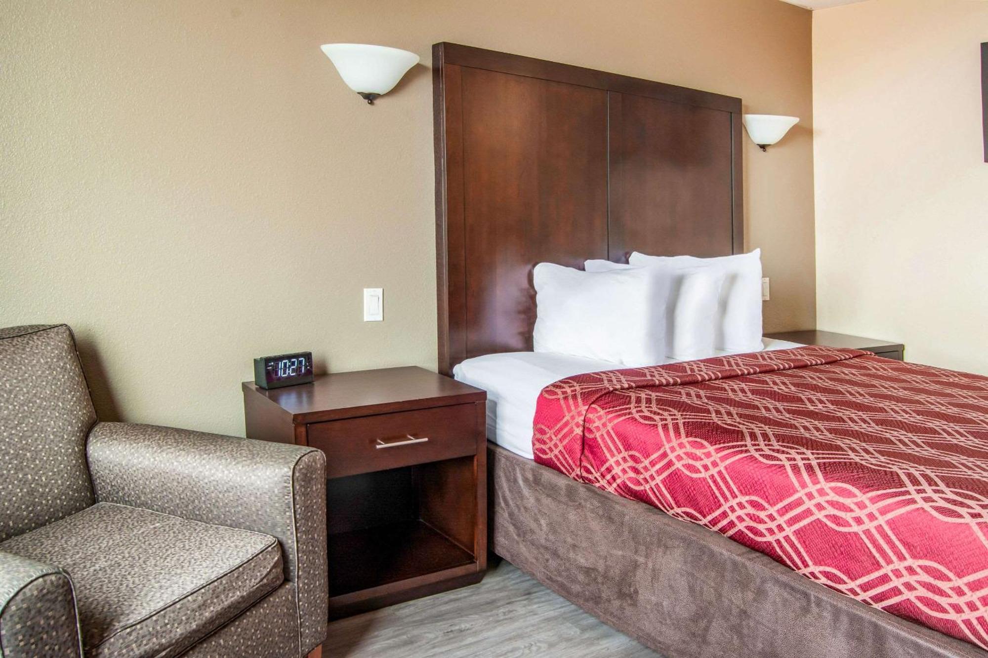 Econo Lodge Tour de Tour de Newport Extérieur photo