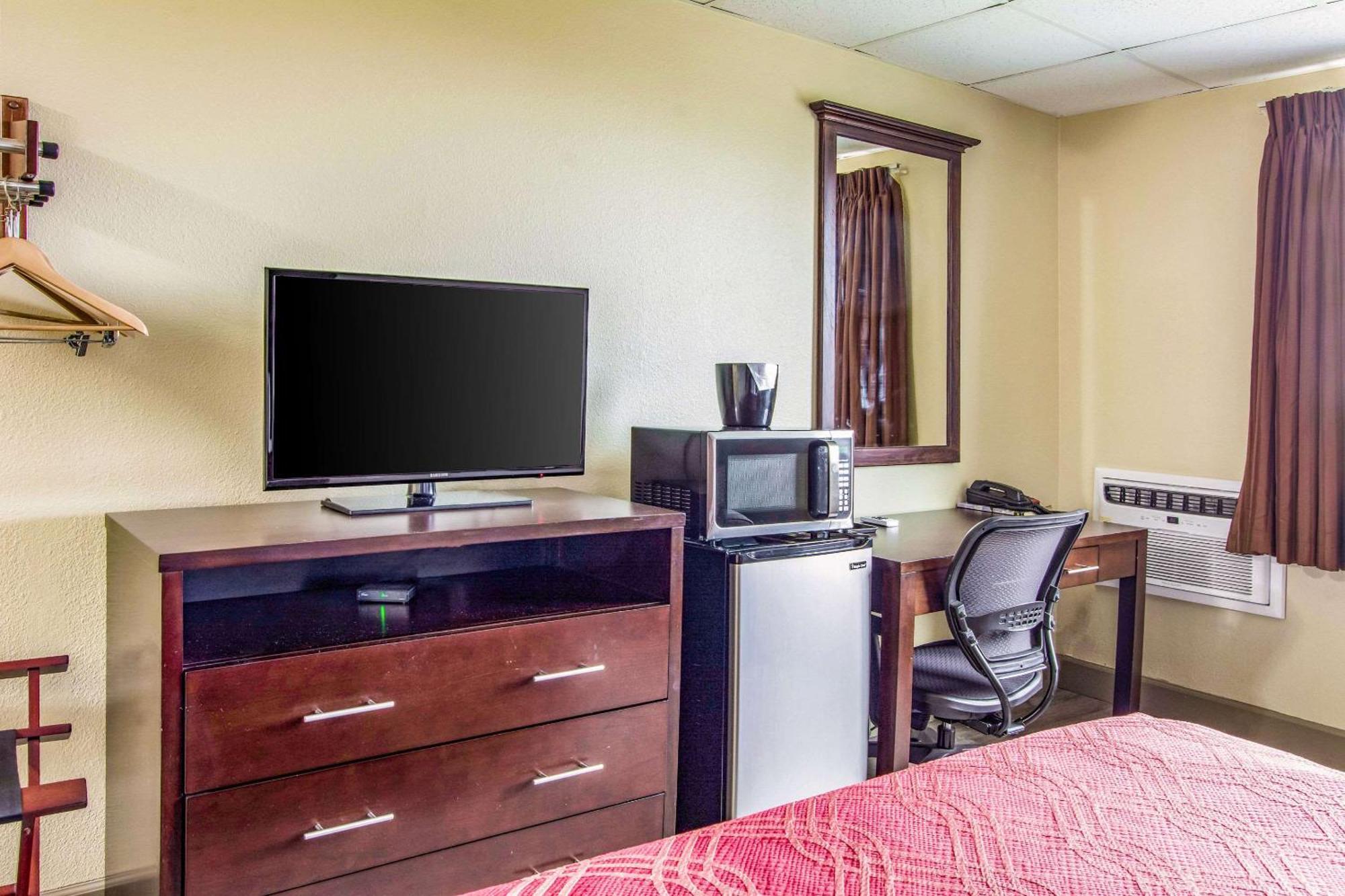 Econo Lodge Tour de Tour de Newport Extérieur photo